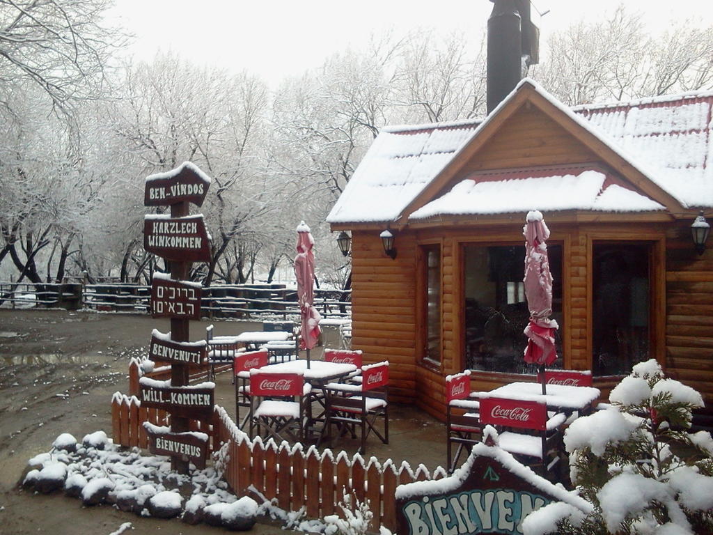 إل كالافاتي Camping Y Hostal El Ovejero المظهر الخارجي الصورة