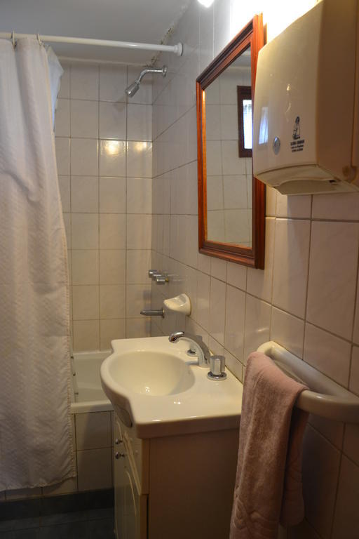 إل كالافاتي Camping Y Hostal El Ovejero الغرفة الصورة